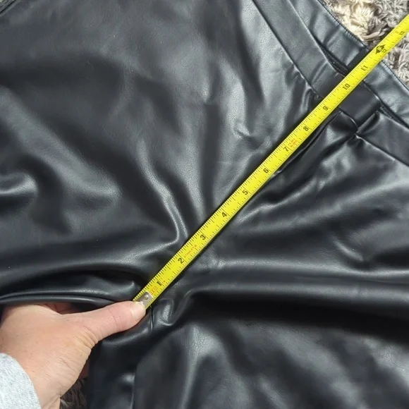 Chico's Faux Leather Black Legging Pant Size Chico's 1 - Picture 6 of 7